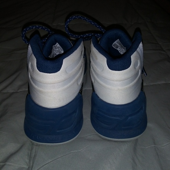 Under Armour Curry's - Picture 5 of 5